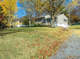 34 Beach Rd, Poughquag, NY 12570