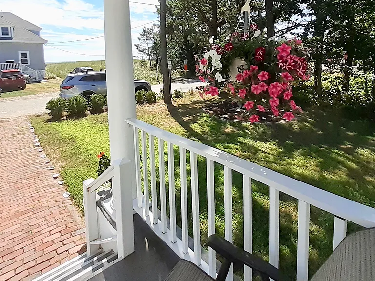 72 Oceanside Dr — Photo 4