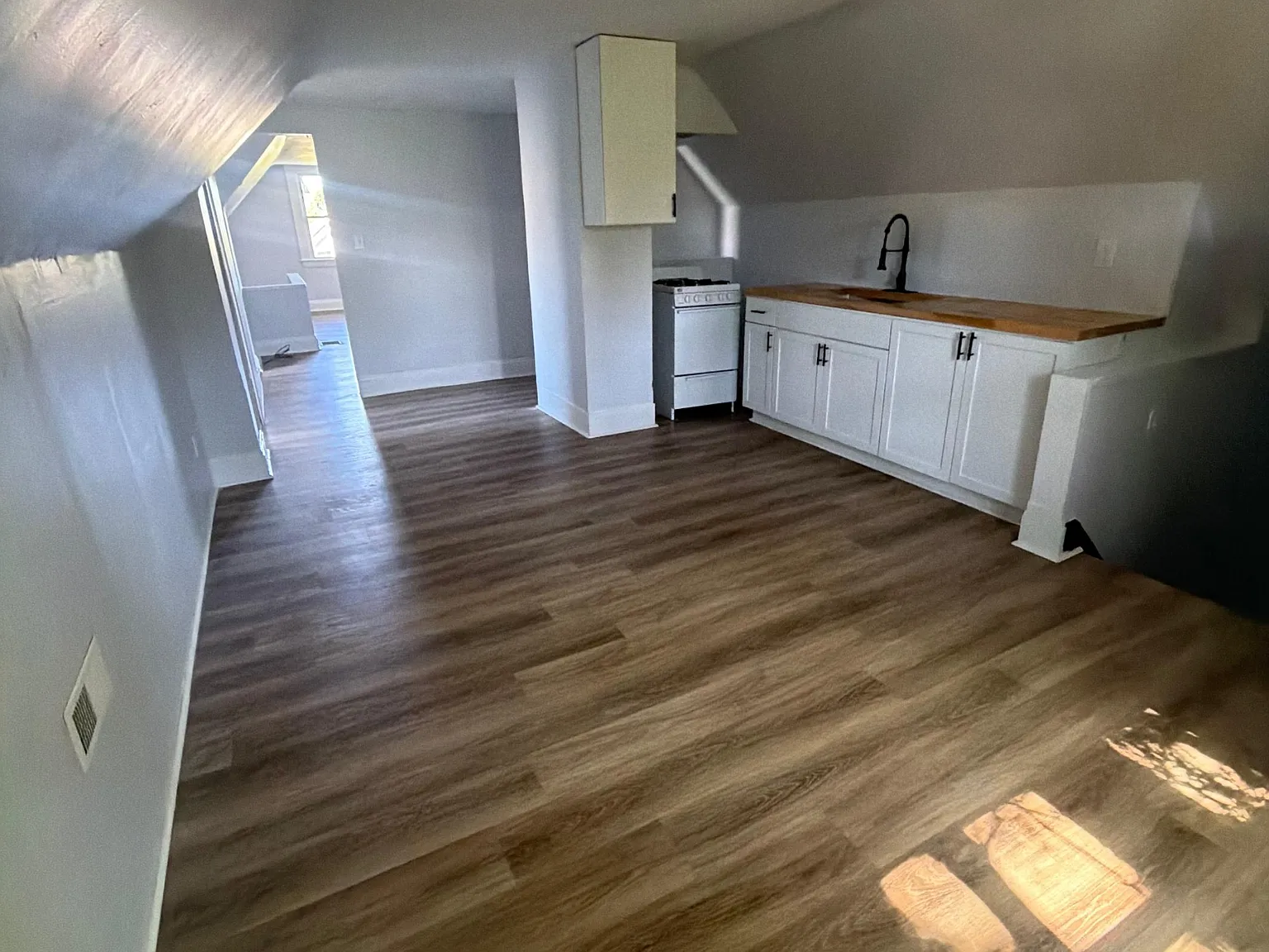 11618 Tuscora Ave — Photo 2