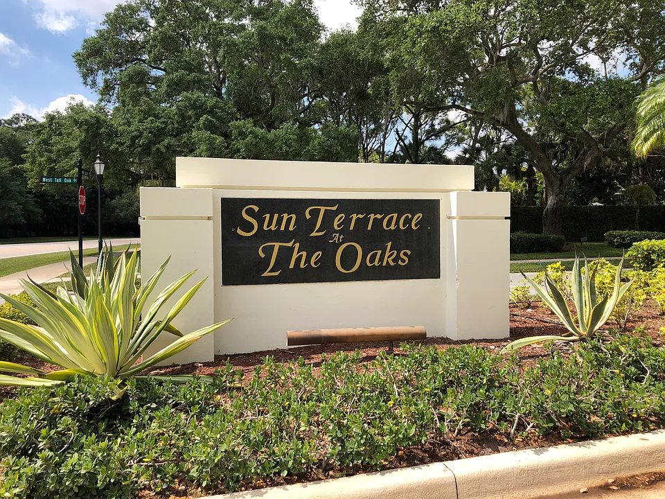 7102 Geminata Oak Ct