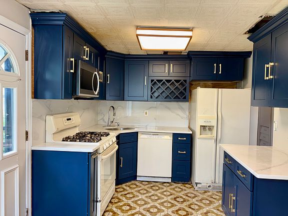 3rd image of 166 Wilfred Blvd