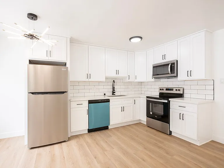 1626 N Fuller Ave — Photo 3