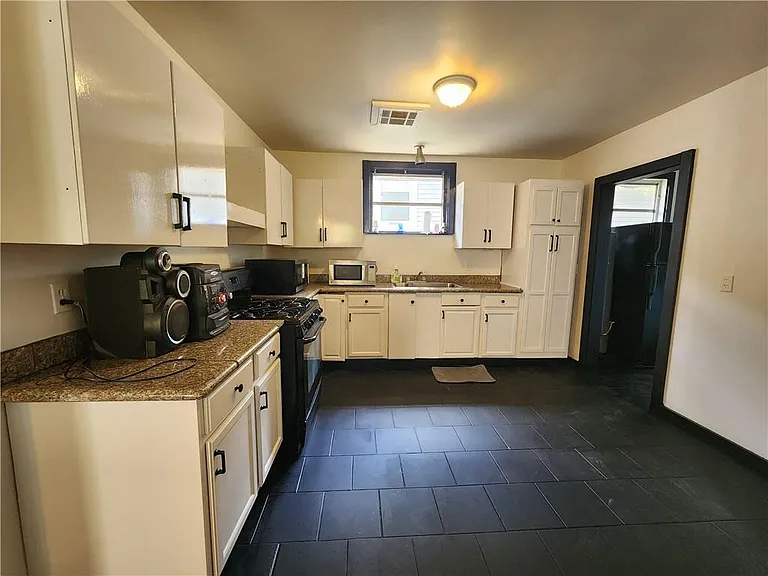 4520 Elba St — Photo 7