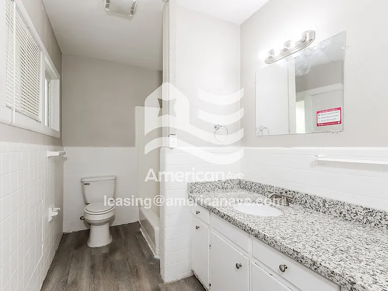 774224_010_main_bathroom_13972875.jpg