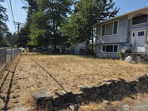 2nd image of 1415 172nd Street E