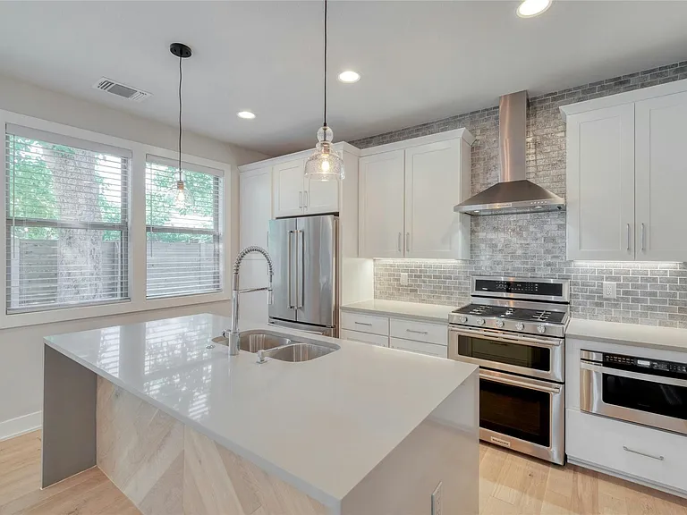 2204 Holly St #2 — Photo 1