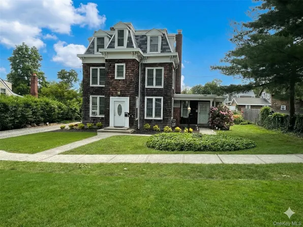 74 Prospect St #1N, Huntington, NY 11743