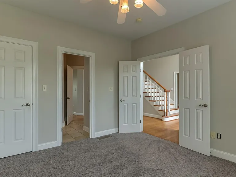 3036 Woodfield Cir — Photo 4