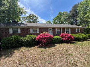 2109 Kivett Dr, Greensboro, NC 27406