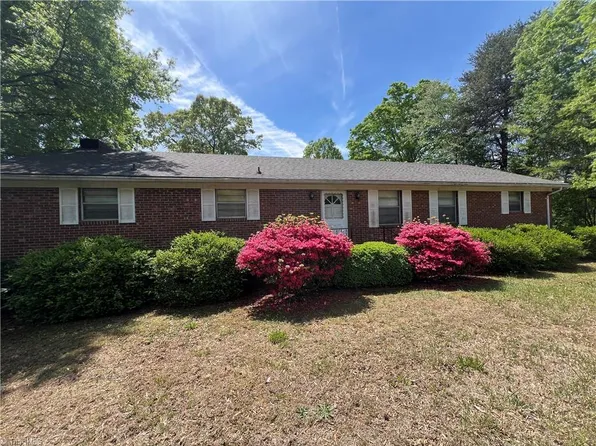 2109 Kivett Dr, Greensboro, NC 27406