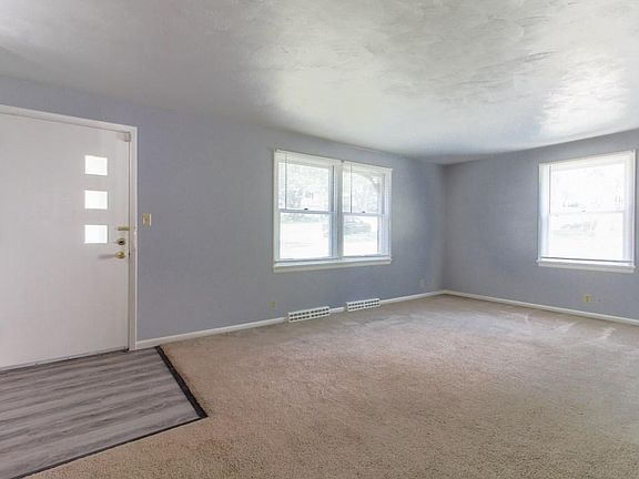 3rd image of 1183 Monterey Dr