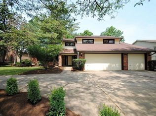 26095 Hurlingham Rd, Beachwood, OH 44122