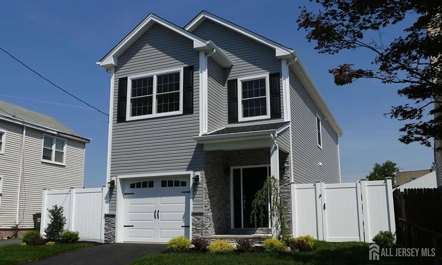 4 bed, 3.0 bath, 1600 sqft, $3,900 — Photo 1