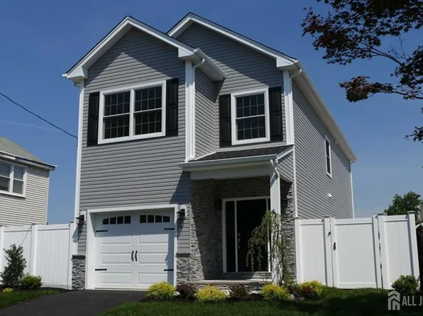 92 2nd St, Woodbridge, NJ 07095