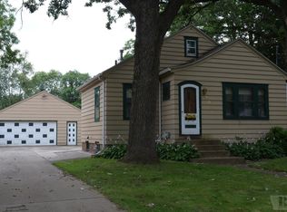 653 3rd St NE, Mason City, IA 50401