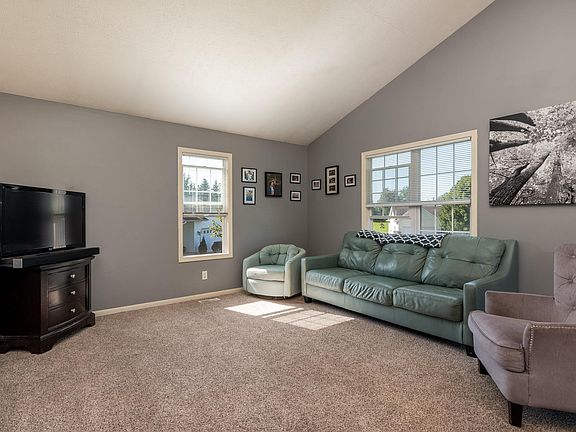 5th image of 263 Sterling Dr