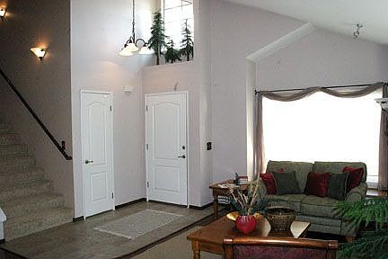 3rd image of 243 Newport Cir