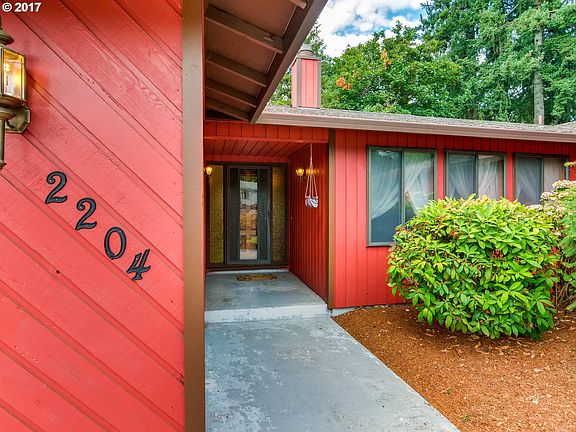 5th image of 2204 SE Talton Ave