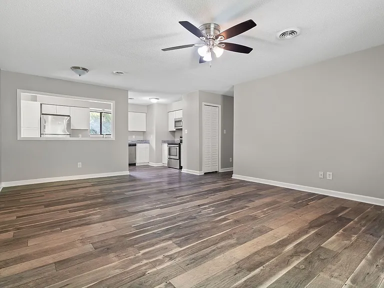 102 Sterling Rd — Photo 6