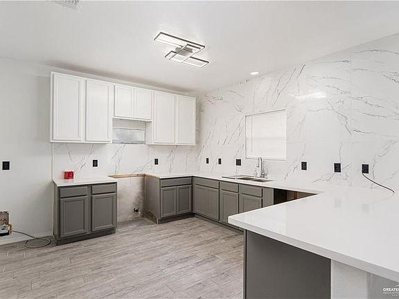 5th image of 3318 Los Lagos Dr
