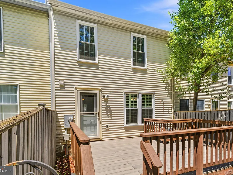 6837 Malton Ct — Photo 41