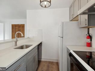 302 S 10th St APT 2, Philadelphia, PA 19107