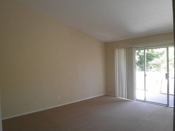 Living Room, Vaulted Ceil