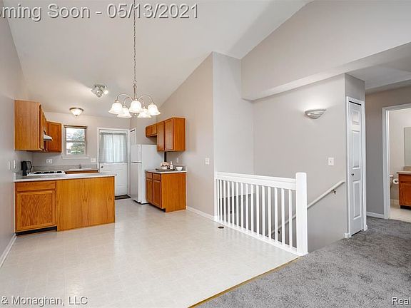 5th image of 22121 Glenwood St #6