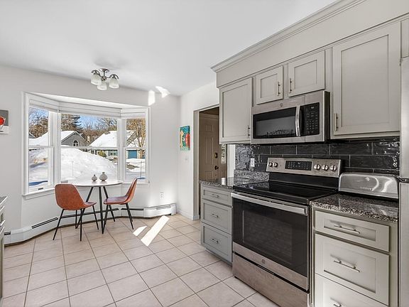 5th image of 25 Braddish Court #706