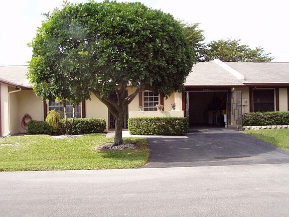 2nd image of 5440 Viburnum Cir