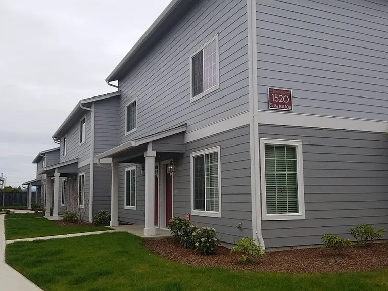 1520 Gabriela Ct NE — Photo 1