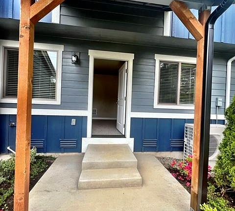 2nd image of 3991 Thimbleberry Pl SE