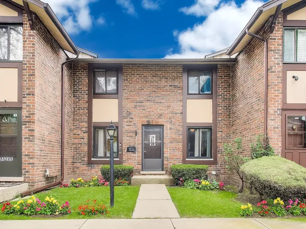 1S247 Stratford Ln, Villa Park, IL 60181