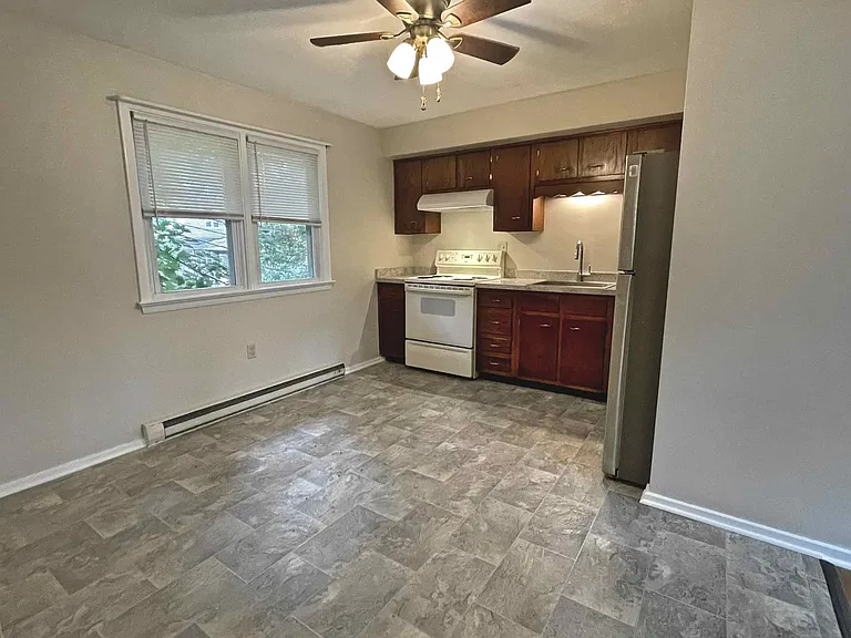 5 Commercial Dr — Photo 4