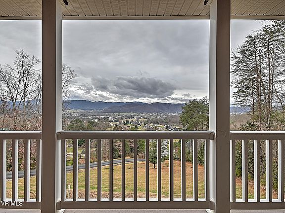 3rd image of 128 Willshire Dr