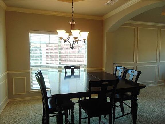 3rd image of 309 Mayflower Dr