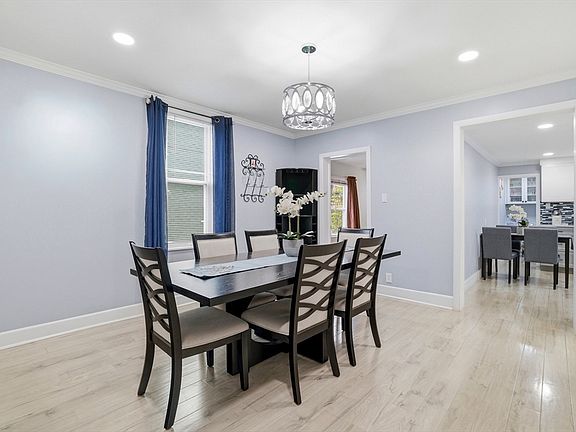 4th image of 30 Woodlawn St
