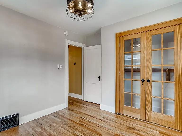 945 N Harrison St — Photo 22
