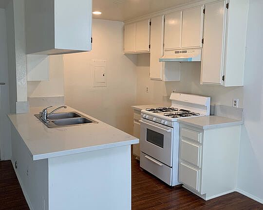5th image of 4826 Rosewood Ave APT 6