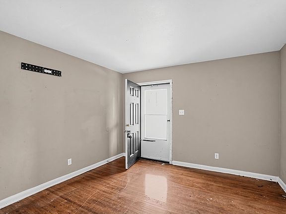 5th image of 1726 Merrycrest Dr