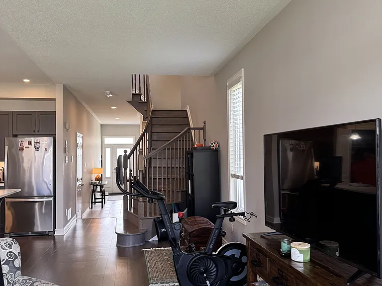 1162 Beckett Cres — Photo 7