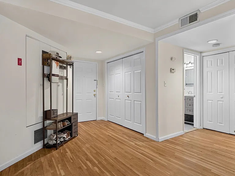 1001 Clinton St #3E — Photo 11