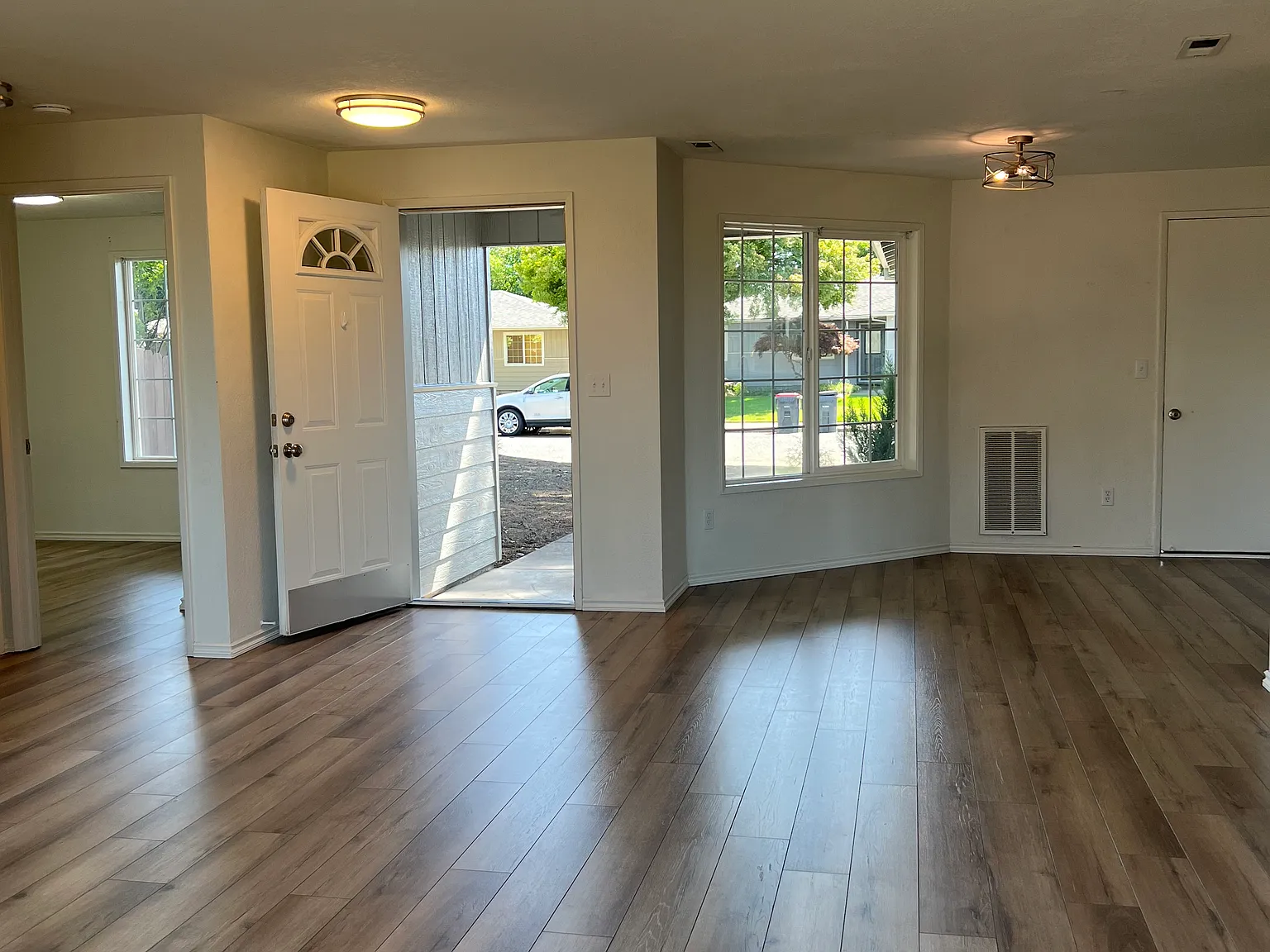 3 bed, 1213 sqft, $2,500 — Photo 4