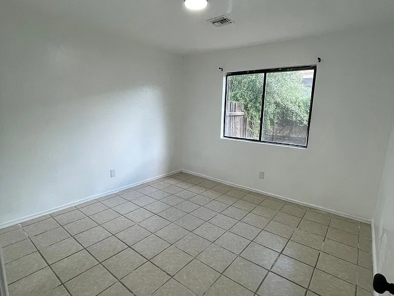 228 W Roger Rd #1 — Photo 5