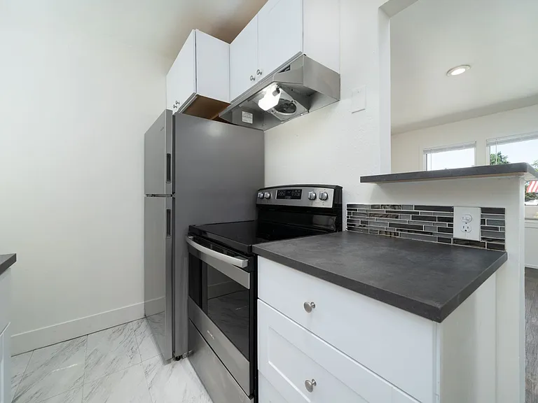 10746 NE Wygant St — Photo 34