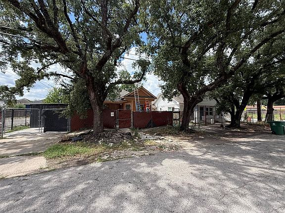 2nd image of 2319 McKee St