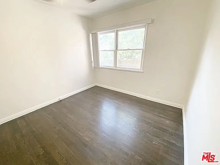 345 Burchett St — Photo 6