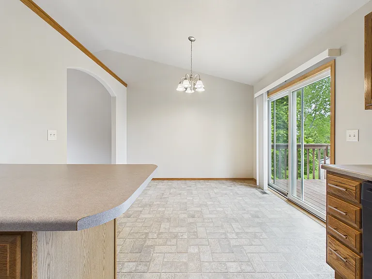 2505 N Vincent Ave — Photo 8