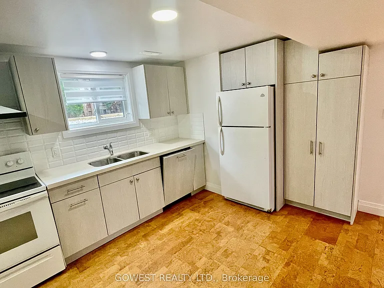 42 Briarwood Cres #LOWER — Photo 3