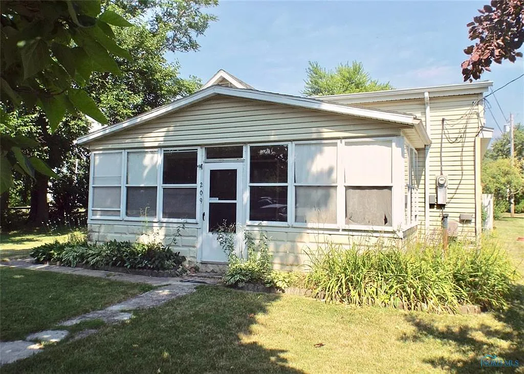209 Superior St photo 1